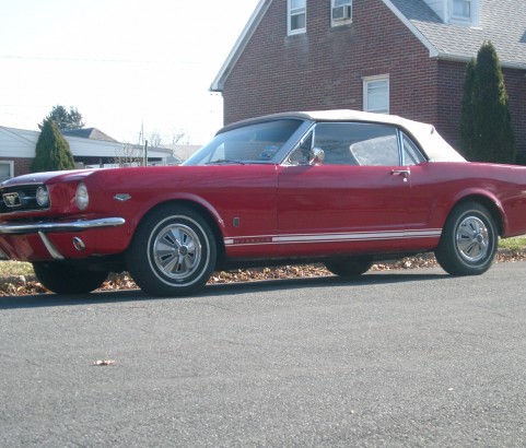 Ford Mustang convertible 1966 ( France dpt 85)