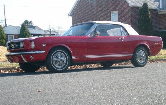 Ford Mustang convertible 1966 ( France dpt 85)