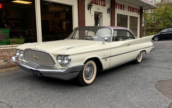 Chrysler Saratoga hardtop coupe 1960 ( France dpt77)